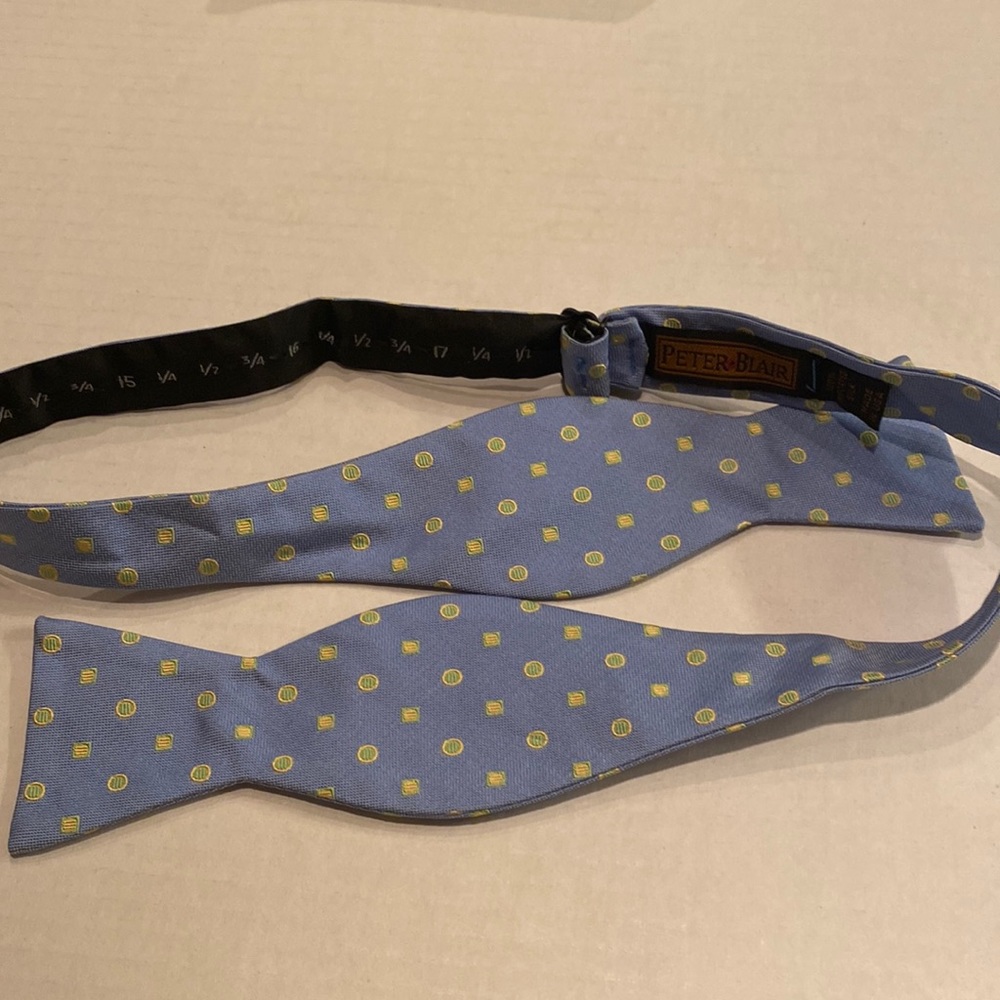 Peter Blair NWOT Mens Bow Tie Adjustable Blue with Gold Circles